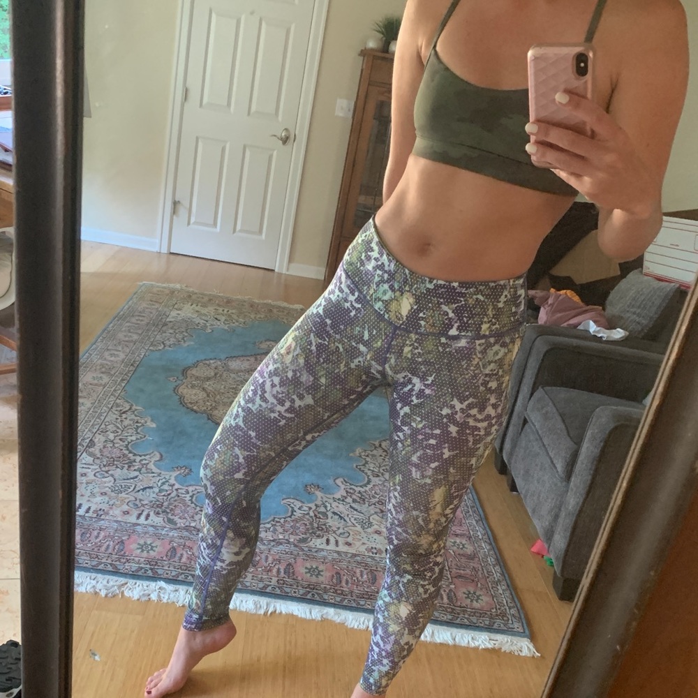 Lululemon Wunder Under leggings size 6